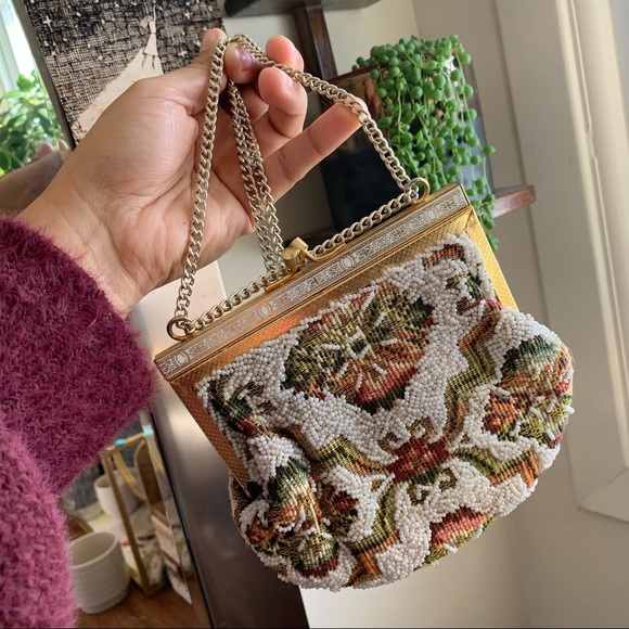 Vintage Handbags - Vintage Embroidered Beaded Bag w Gold Details